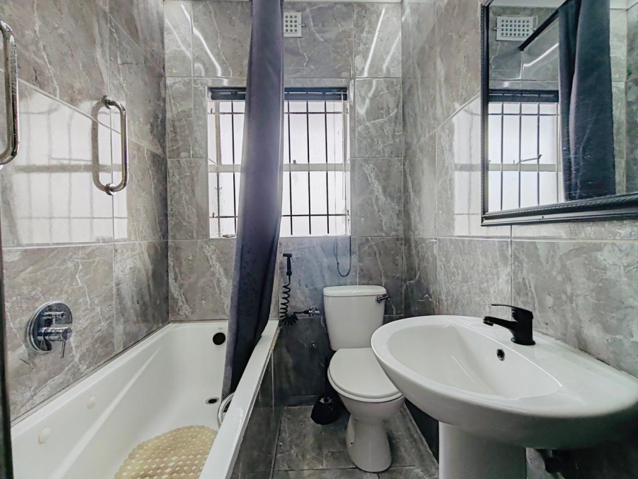 2 Bedroom Property for Sale in Maitland Western Cape